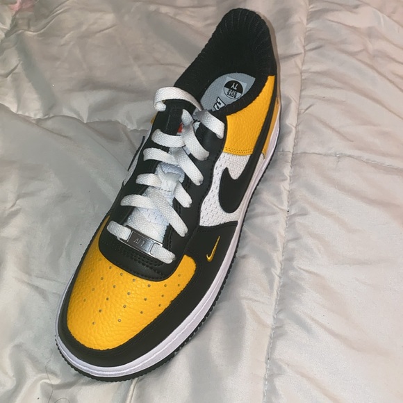 Air Force 1 LV8 GS - Picture 3 of 7